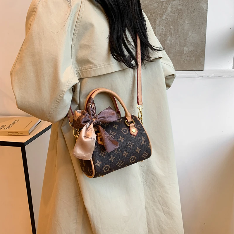 kf-Sc33f4addc4b8460ba40d3e58884f86c7H High-End Minimalist Unique Business Leisure Style Large Capacity Diaper Bags - Image 1