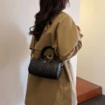 2026 Latest Fashion Lightweight Luxury Retro High-End Versatile Women's Single - Image 2